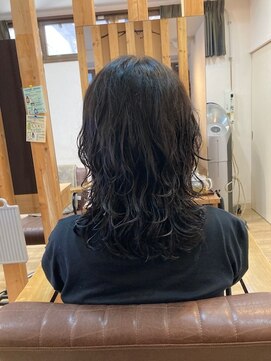 グランバイ アトリエドングリ(Grand × AtlierDonguri) お客様髪質改善データ1325(ミディアムウルフパーマ)