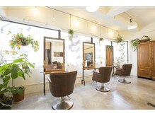 ビッケメンズヘア(Vicke Men's hair)の雰囲気（席の間隔を広めに取っているためプライベート空間を楽しめます。）