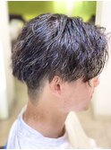 刈り上げセンターパート×緩めツイストスパイラルパーマ