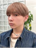渋谷メンズブリーチカラーミルクティーベージュセンターパート