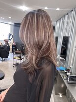 キング 心斎橋店(K!ng)&nbsp;ハイライトカラーミルクティーベージュレイヤーカット