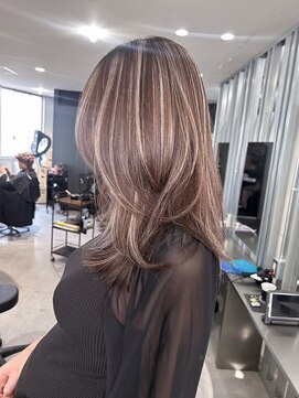 キング 心斎橋店(K!ng) ハイライトカラーミルクティーベージュレイヤーカット