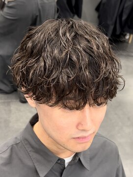 フィフス トウキョウ (fifth TOKYO) 渋谷波巻きツイストパーマメンズカットラウンドマッシュヘア