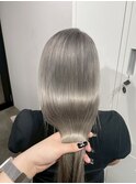 ホワイトシルバーチャコールグレーブリーチ＆ダブルカラー横浜駅