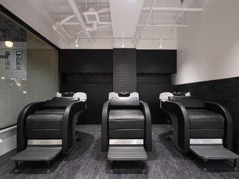 ディーエックスシェアサロン 原宿(DX SHARE SALON)の写真/原宿駅から徒歩4分。ミニマルで清潔感あふれる空間で、あなただけの特別な時間をお過ごしください♪