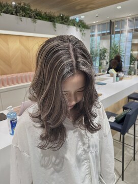 ステアケース 武蔵小杉店(stair:case) 外国人風ハイライト ライトベージュ コントラストハイライト