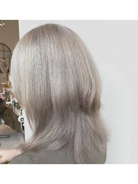 ブランニューロミエ 野田阪神店(Brand new lomie) ホワイトカラー