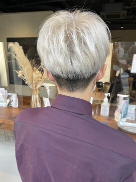 ヘアー アイス ルーチェ(HAIR ICI LUCE) ホワイトカラー ハイトーンカラー メンズマッシュ 担当山中