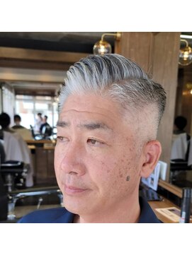 ワンワンオー バーバーショップ コンチネンタル(@110 BARBER SHOP continental) サイドパート
