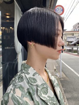 カムジーヘッドカミノウラ(COMEGHEAD KAMINOURA) リップラインボブハンサムショート黒髪ショート