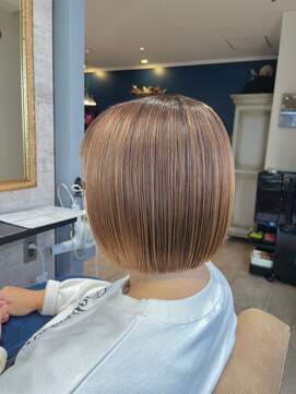 ルスキニア(Luscinia) 【Luscinia 梅田】ぱつっとボブ/ミニボブ/ベージュカラー