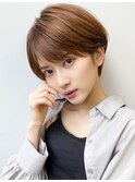 20代30代大人可愛い艶感グレージュ切りっぱなしショート