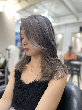 ジーレ(jiire) レイヤーカットバレイヤージュグレージュ