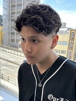 ウェイビーエフティフィフス 横浜西口(WAVEY ft.fifth) 横浜スペインカールラルフカールーズパーマスキンフェード30代◆