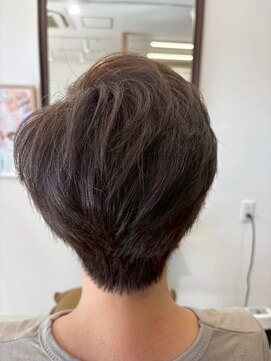 女性らしさのベリーショート