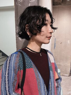 キルトプラスリム(Qilt+LIM) センター分け、前上がりボブパーマ