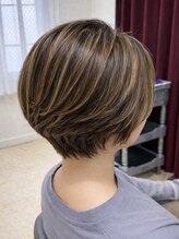 グラマラス GLAMOROUS&nbsp;白髪ぼかしハイライト　ショートボブ