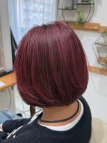 コンフィープラス(comfy plus) 似合わせカットグレイヘアー楽しむハイトーンワインレッドカラー