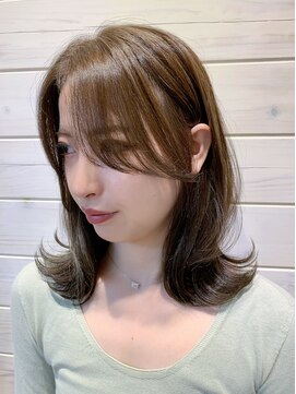 オーシャン(Ocean) [OCEAN Hair&Life藤原純] 外ハネレイヤーミディ×艶ベージュ☆