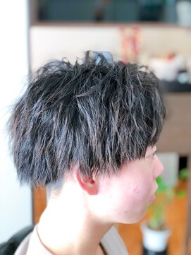 カルムンド バイ トコヘイ(CALMUNDO by TOKOHEI) 【ソフトツイストパーマ×ナチュラルセンターパート】