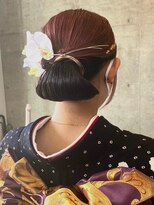セル(CELL)&nbsp;成人式ヘアセット　タイトシニヨン　水引×金箔　インナーカラー