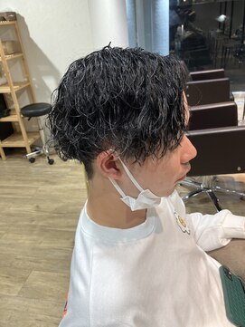 エヌプラス(N+) 刈り上げセンターパートサーフカールブルーブラッフェザーパーマ