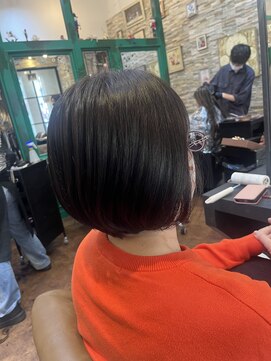 ヘアーラウンジ アンフィ 井土ヶ谷(Hair Lounge Anphi) 前下がりボブ