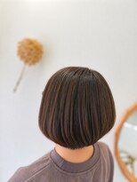 モク(mok)&nbsp;ショートボブ×白髪ぼかしハイライト