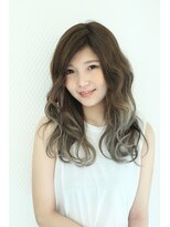 フロート 小阪店(float) ウェーブスタイルの毛先に動く、フリンジグラデーションカラー。