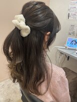 エールバイボヌール(Ere by Bonheur) ガーリーハーフアップアレンジ　グレージュカラー