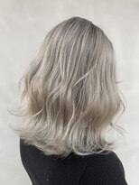 ラックスビー スカイ 大阪梅田店(LUXBE SKY)&nbsp;シルバーホワイト/ケアブリーチ/トリプルカラー