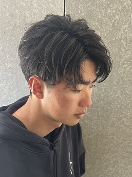 ニアウ 太田店(Niau) メンズ韓国風センターパート前下がりコンマスタイル毛流れ重視