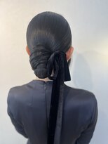 ソノ(sono)&nbsp;タイトヘア　タイトシニヨン　ローアップ　ベロアリボン