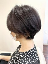 ポノ(Pono) 白髪ぼかしハイライト大人ショートカット丸みショート白髪染め