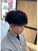 メンズツイストスパイラルパーマ刈り上げマッシュスタイル