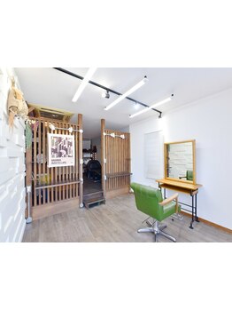 二席以下の完全個室の贅沢空間で周りを気にせず、ゆったりとしたサロンタイムをお過ごしください♪