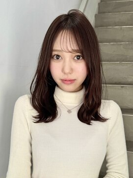 クロト(Clotho) セミロング×外ハネスタイル