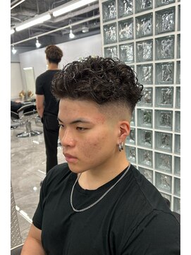 刈部倶楽舞 難波店 スキンフェード×極道パーマ