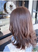 外はね顔まわりレイヤーカットナチュラルブラウン巻き髪ツヤ髪