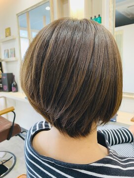 アアラ(’a’ala) シルエットがキレイな大人ショート