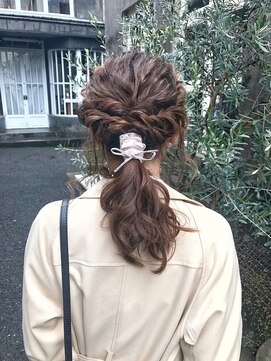 アンプレヴーアジュテ(Impre'vu ajoute) ルーズポニーアレンジ