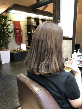 ナトゥーラ 岐阜(Natura) グレージュ