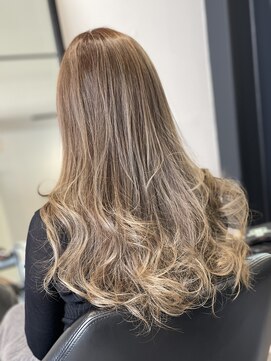 リベルタ(LIBERTA) ハイライト/白髪染め卒業/白髪を活かす/白髪染めしない