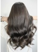 グレージュ×ナチュラルロング