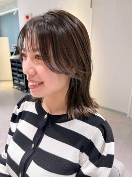 アム(amu) グレージュカラー×顔まわりレイヤーボブ