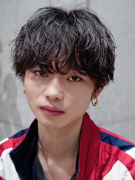 ライラ(Lyla) ルーズで柔らかいシャドウパーマ　ツイストスパイラル