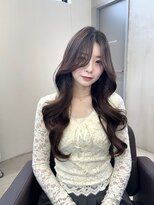 ホロ(hollo)&nbsp;くびれレイヤー 韓国風 小顔補正 透明感オリーブ 大人艶髪