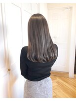 暗めでも可愛いグレージュカラー