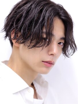 リップス 池袋(LIPPS) ツイストスパイラル　センターパート　ツーブロック　刈り上げ