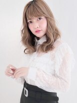 大人可愛いミディアムヘア